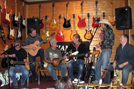 Musicant-Mannheim-Gitarrenladen-12-Wickys-Band-Tweed-mit-Till-als-Gast-bei-der-KultTour-2008