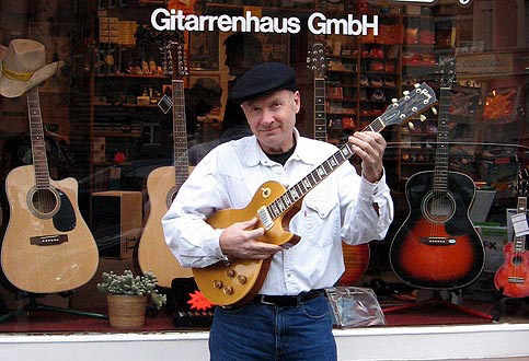 Musicant-Mannheim-Gitarrenladen-21-Jim-Kahr-mit-Gibson-les-Pauls-Goldtop
