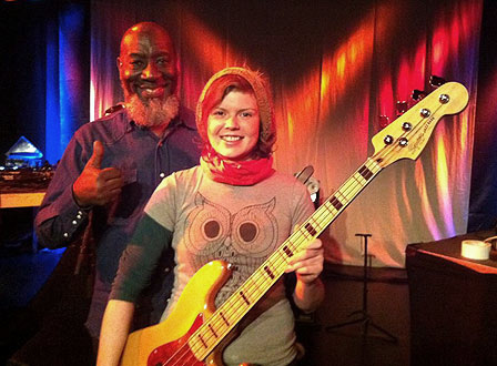 Musicant-Mannheim-Gitarrenladen-28-Jamaaladeen-Tacuma-und-Diana