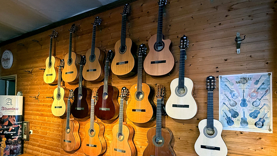 Musicant-Mannheim-Gitarrenladen-42-von-innen-01