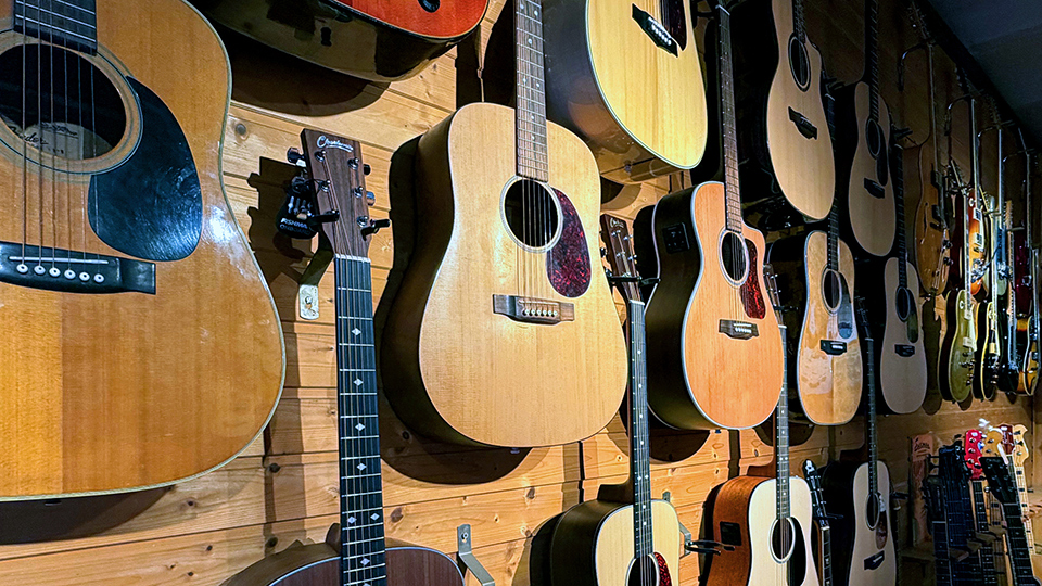 Musicant-Mannheim-Gitarrenladen-44-von-innen-03